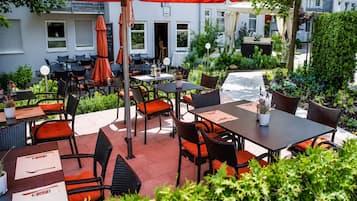 House | Outdoor dining