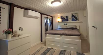 Lakeside Cottage Peacefull Nature & Stunning wiev. Private beach & sauna.