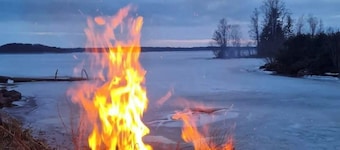 Lakeside Cottage Peacefull Nature & Stunning wiev. Private beach & sauna.