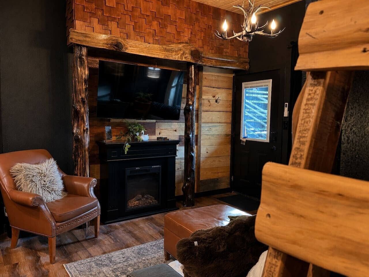 TV, fireplace