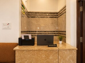 Lobby - Ayodhya Dham Maa Sushila Hotel (Ayodhya)