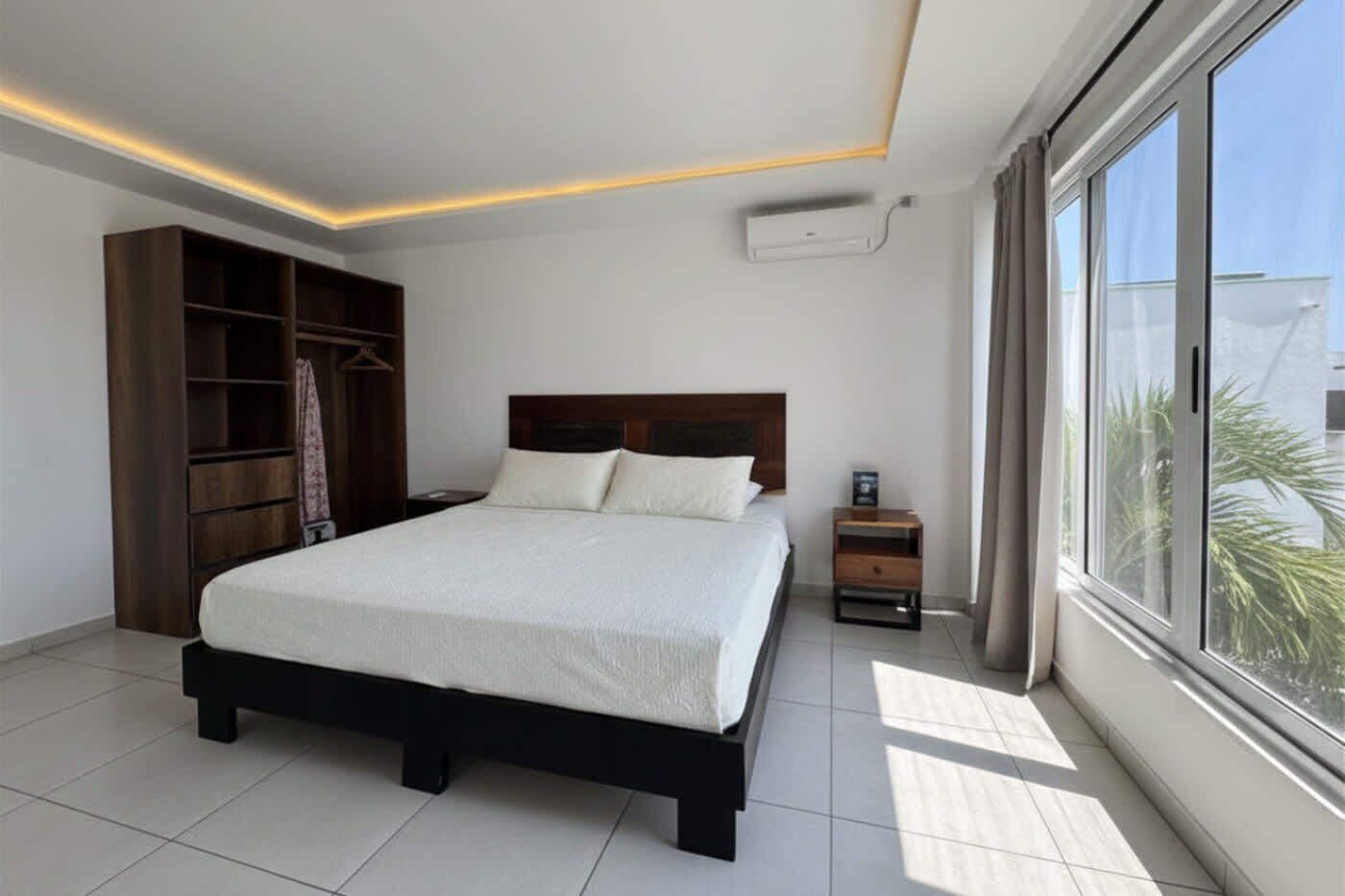 3 bedrooms, desk, iron/ironing board, travel crib