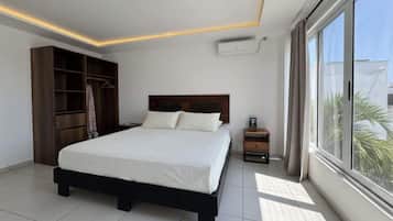 3 bedrooms, desk, iron/ironing board, travel crib