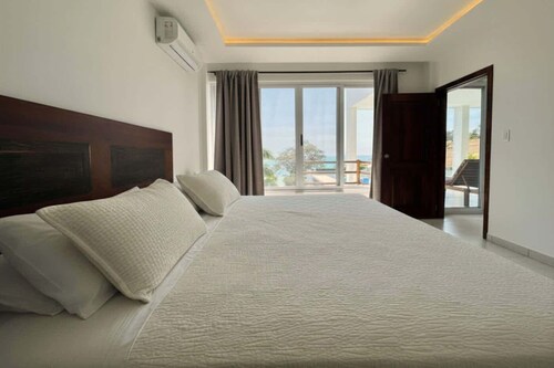 Beachfront | Pool With Views | Family & Friends