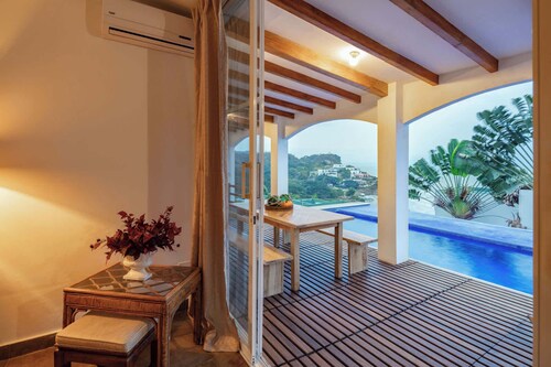 Beachfront | Pool With Views | Family & Friends