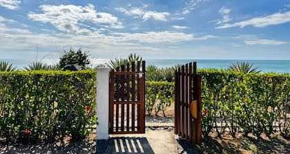 Beachfront | Pool With Views | Family & Friends