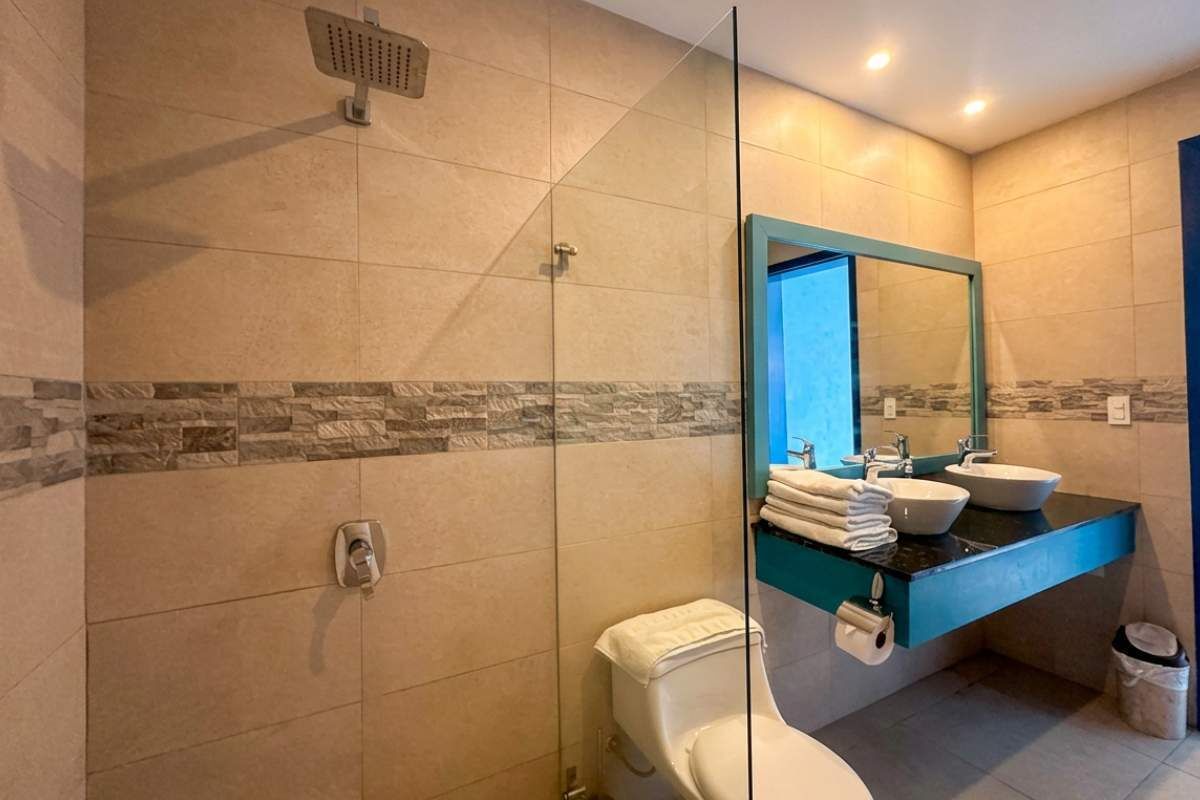 Shower, hair dryer, towels, shampoo