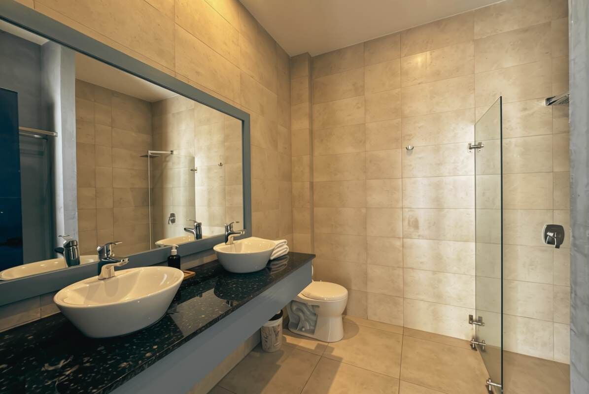 Shower, hair dryer, towels, shampoo