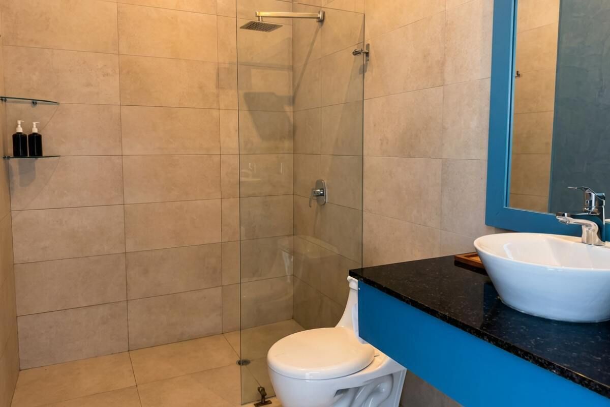 Shower, hair dryer, towels, shampoo