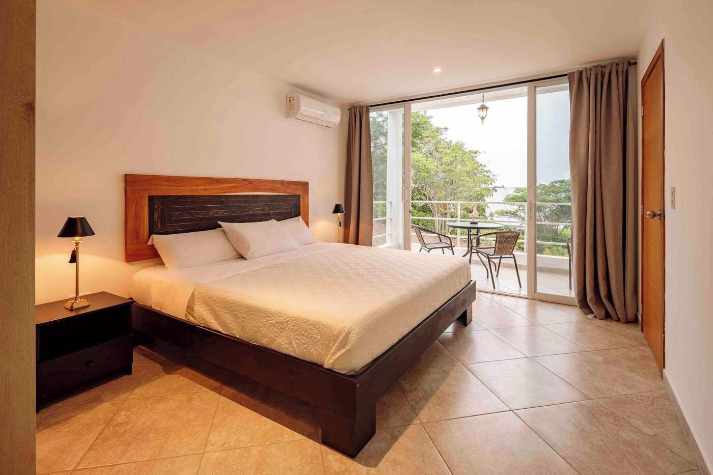 1 Schlafzimmer, Schreibtisch, Bügeleisen/Bügelbrett, Reisekinderbett