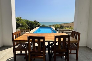 Outdoor dining - Oceanfront Villa | Private Pool | Jama Campay (Camarones)