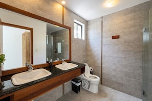Bathroom - Oceanfront Villa | Private Pool | Jama Campay (Camarones)