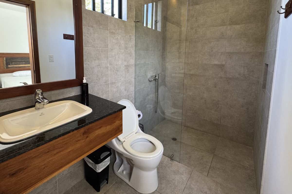 Shower, hair dryer, towels, shampoo