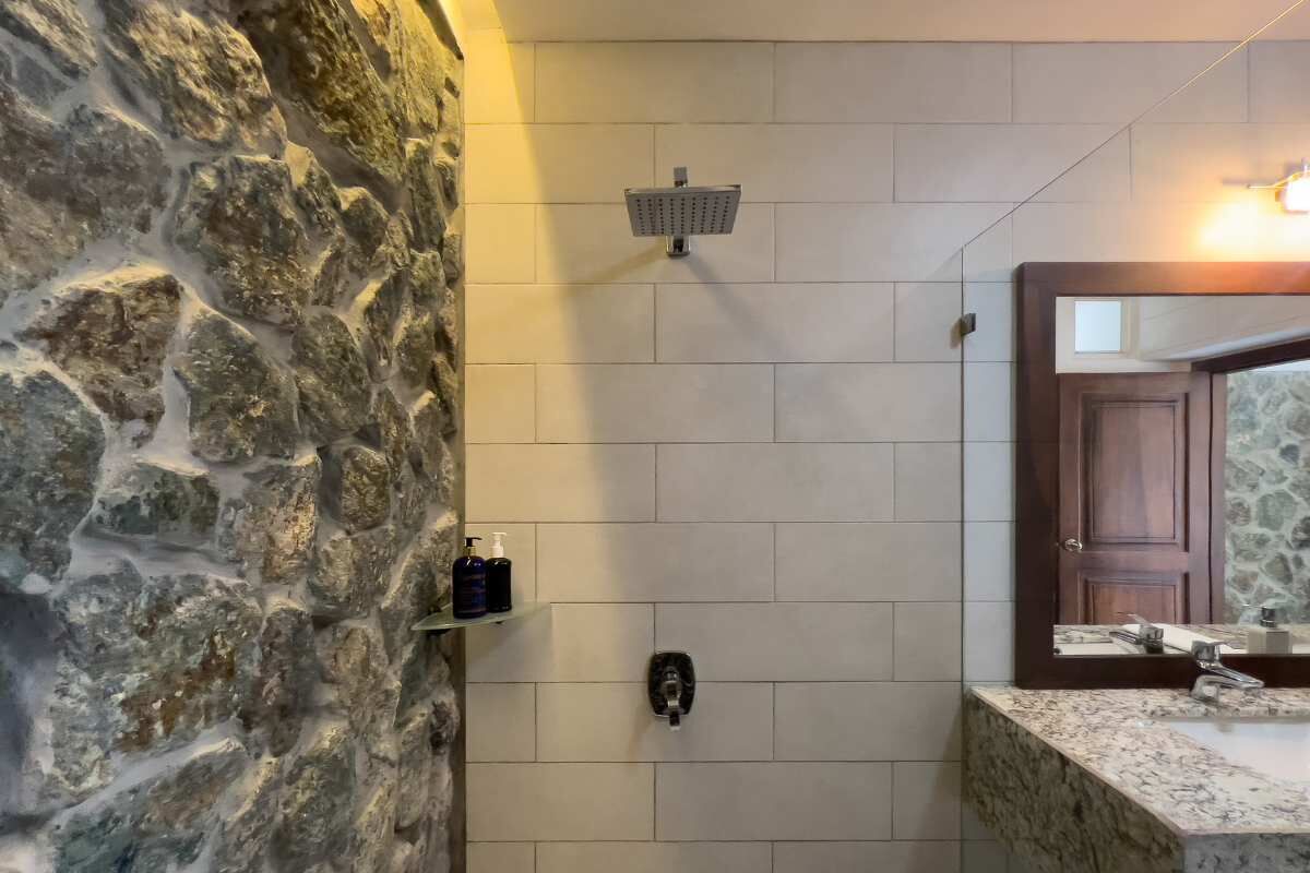 Shower, hair dryer, towels, shampoo