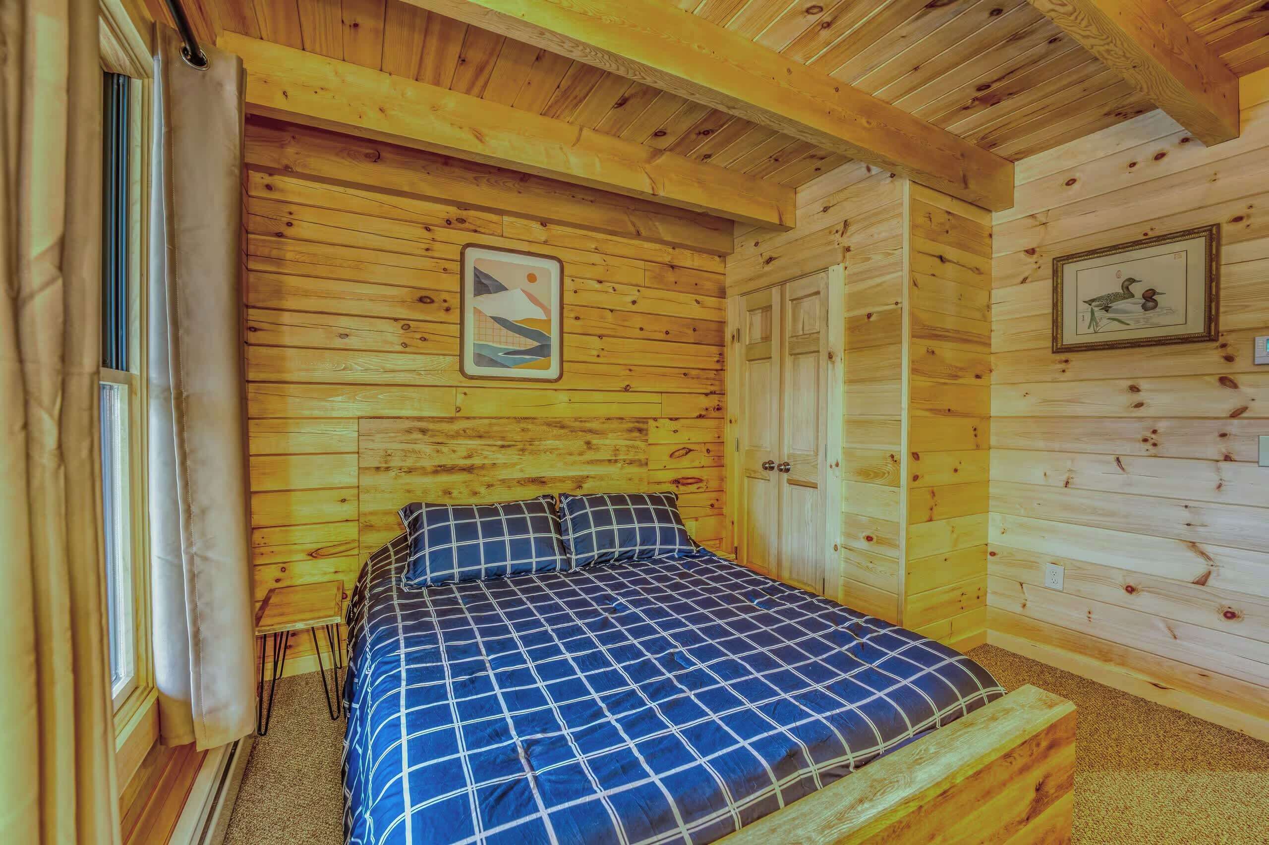 3 bedrooms, desk, travel cot, WiFi