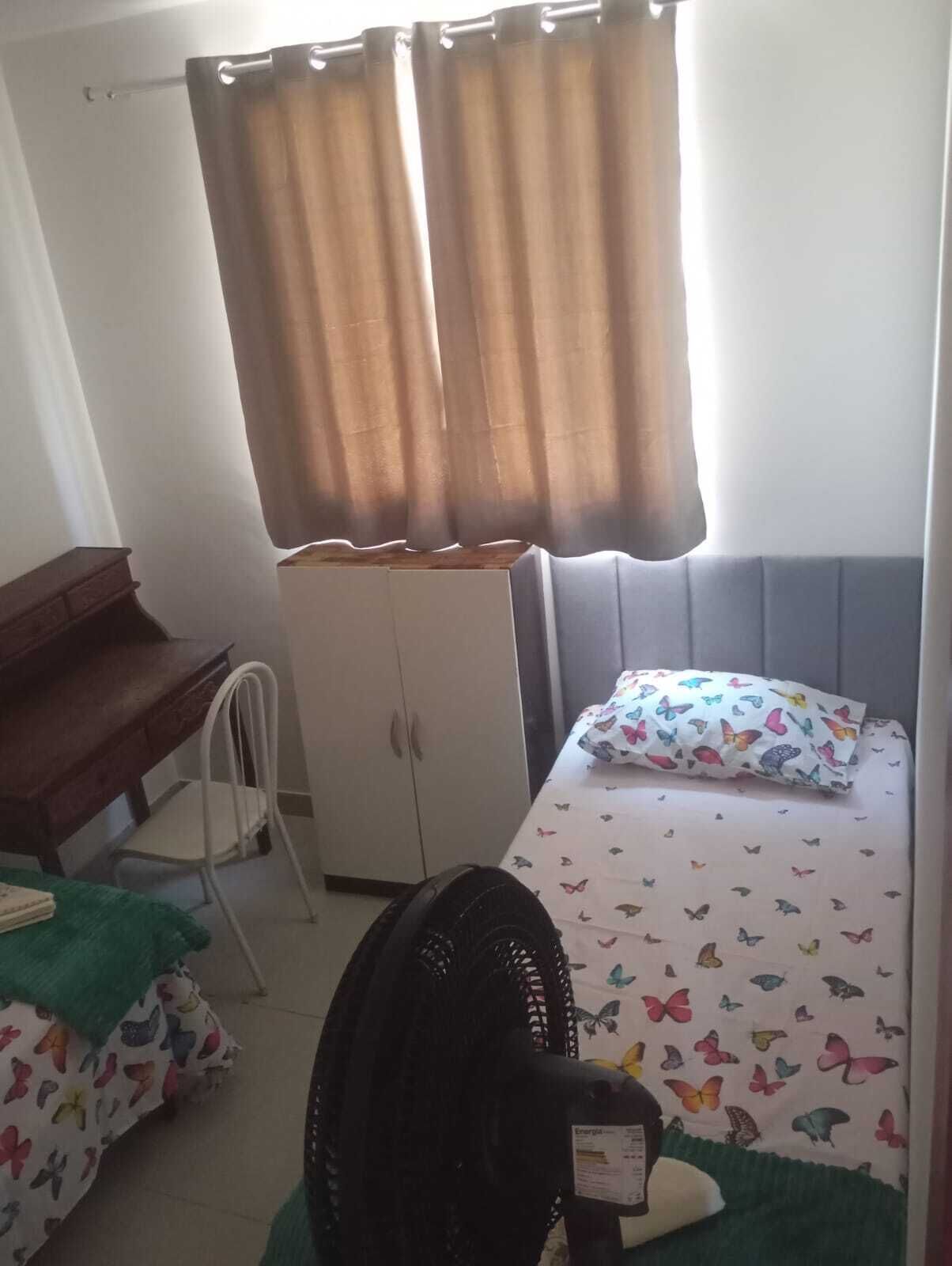 Escrivaninha, ferros/tábuas de passar roupa, Wi-Fi de cortesia
