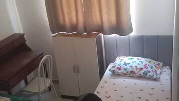 Escrivaninha, ferros/tábuas de passar roupa, Wi-Fi de cortesia