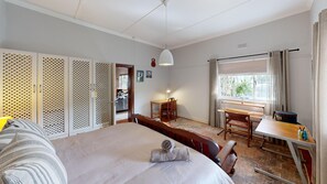 Room - Delightful 4-bedroom house in Onrusrivier perfect for your getaway (Onrusrivier)