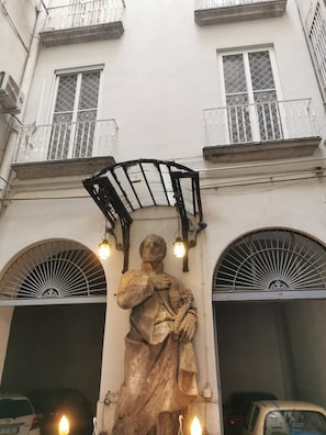 Exterior - the prince station (Naples)
