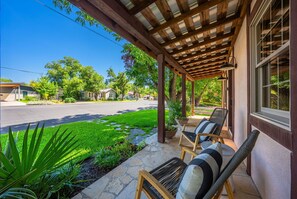 Terrace/patio - The Rustic Door - Hot Tub & 1 Block from Main St (Fredericksburg)