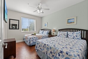Two queen beds and a private ensuite bath: ideal for golf buddies or siblings – North Myrtle Beach condo - Brand New!Spacious Oceanview Holiday Villa | 4 Private Ensuites | Steps to the Sand (North Myrtle Beach)