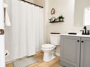 Bathroom - Brand New! Bright & Cozy Family Getaway by Disney! (Davenport)