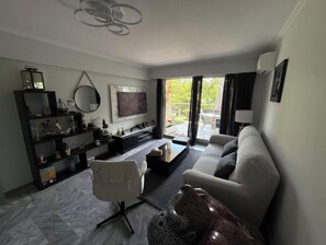 Living area - Vrbo Property (Nice)