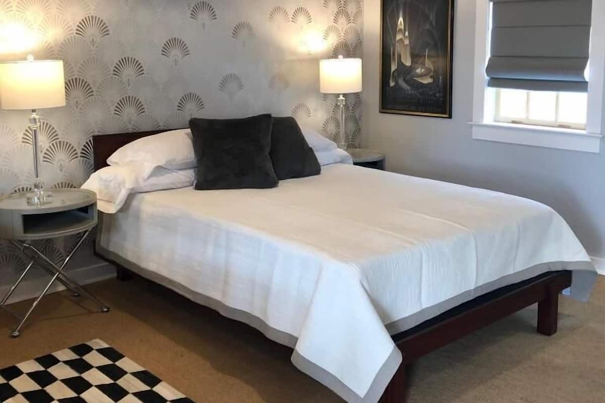 7 Comfort Single Room, Patio | Iron/ironing board, WiFi (free)