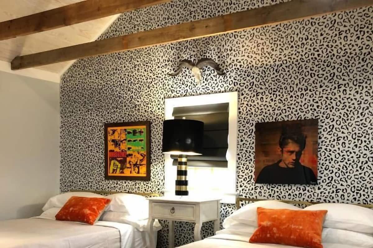 8 Comfort Double Room, Patio | Iron/ironing board, WiFi (free)