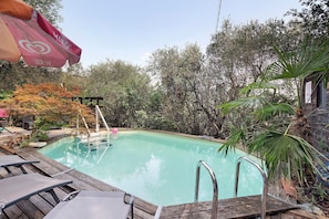 Pool - Bed and Breakfast 'Perroquet' with Mountain View, Wi-Fi and Air Conditioning (Coaraze)
