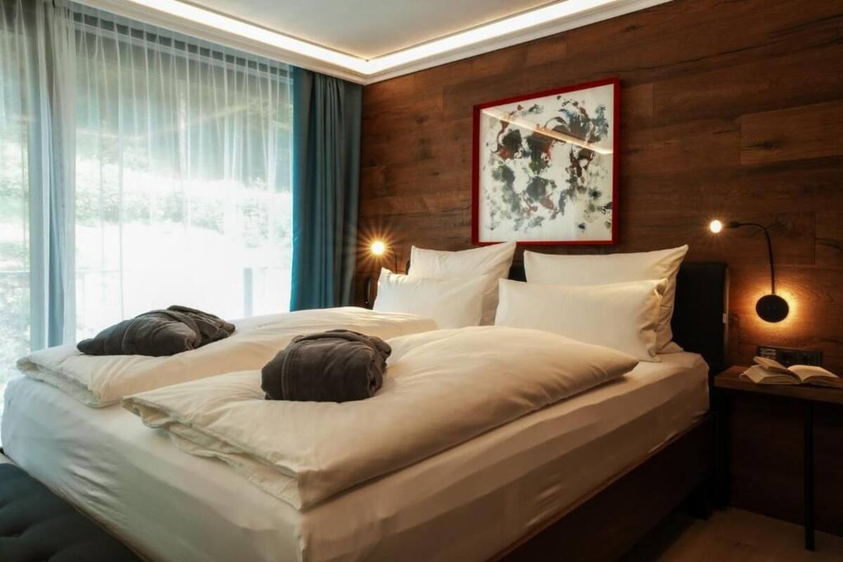 Deluxe Double Room, Balcony | In-room safe, blackout curtains, iron/ironing board (on request)