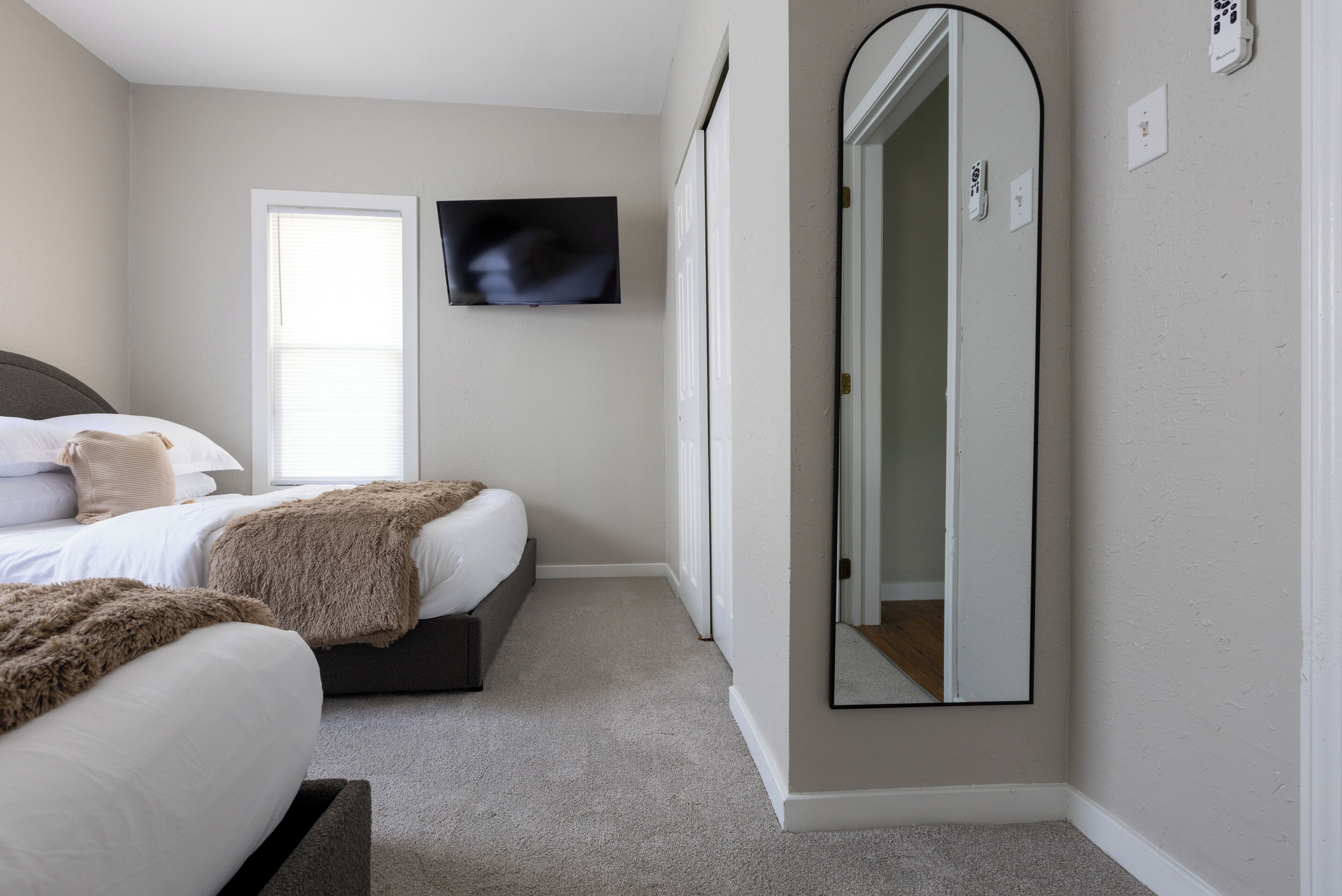 2 bedrooms, iron/ironing board, WiFi, bed sheets