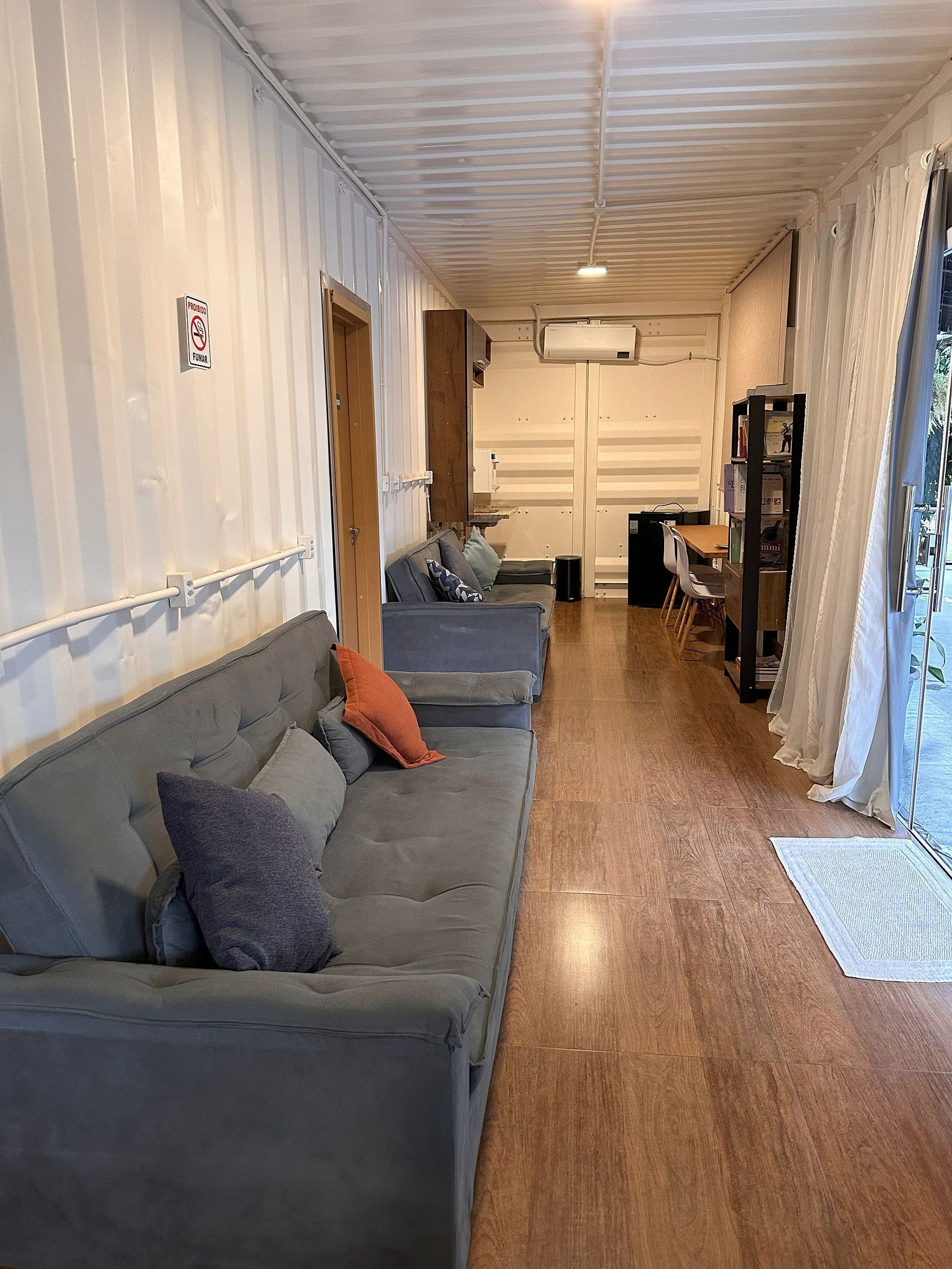 Monolocale | Area soggiorno | TV LED 40 pollici con canali digitali, Netflix, servizi in streaming