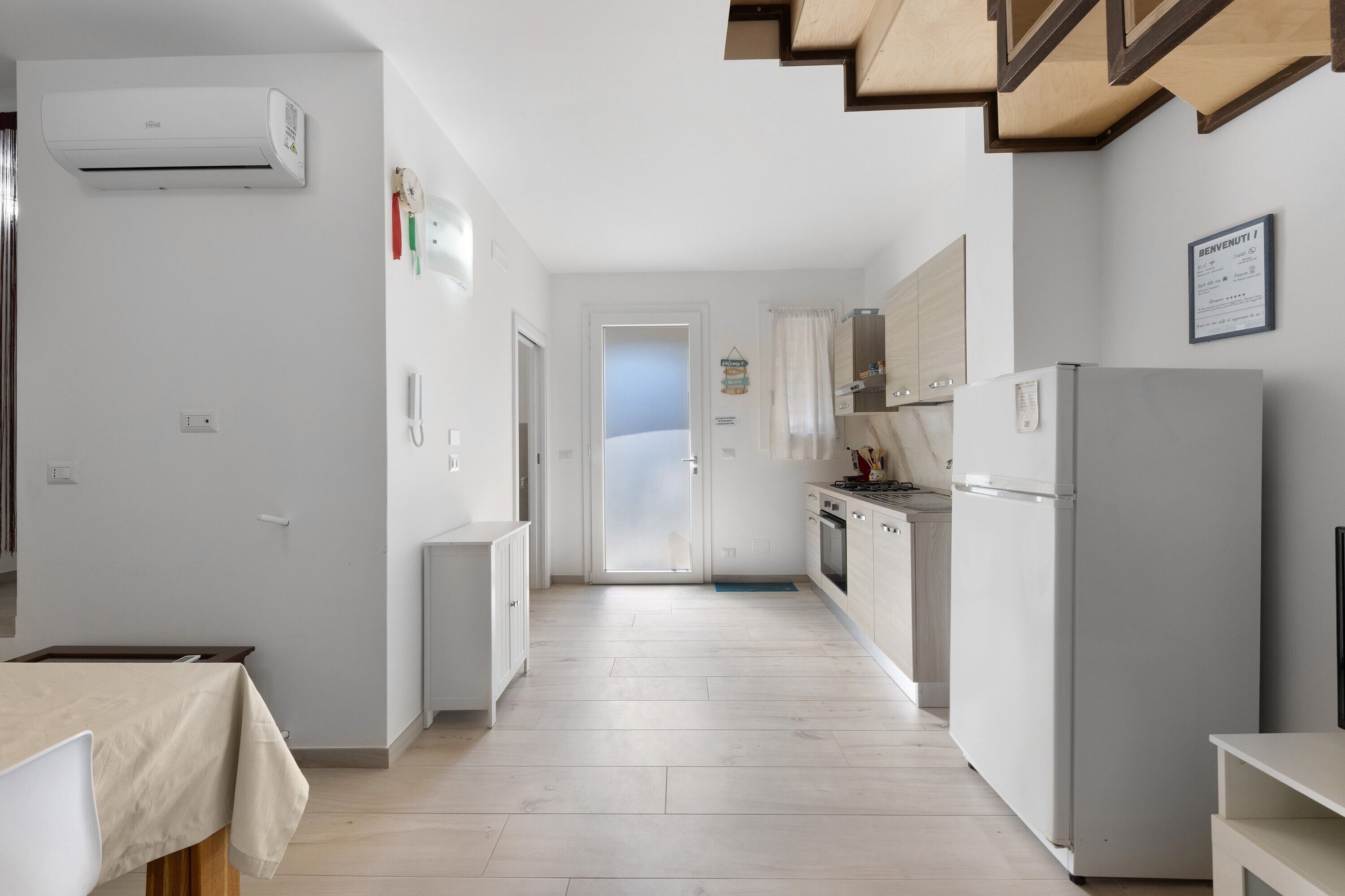 Coffee/tea maker, fridge, oven, stovetop