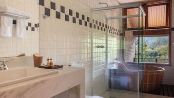 Comfort Loft, Lanai, Mountain View | Bathroom