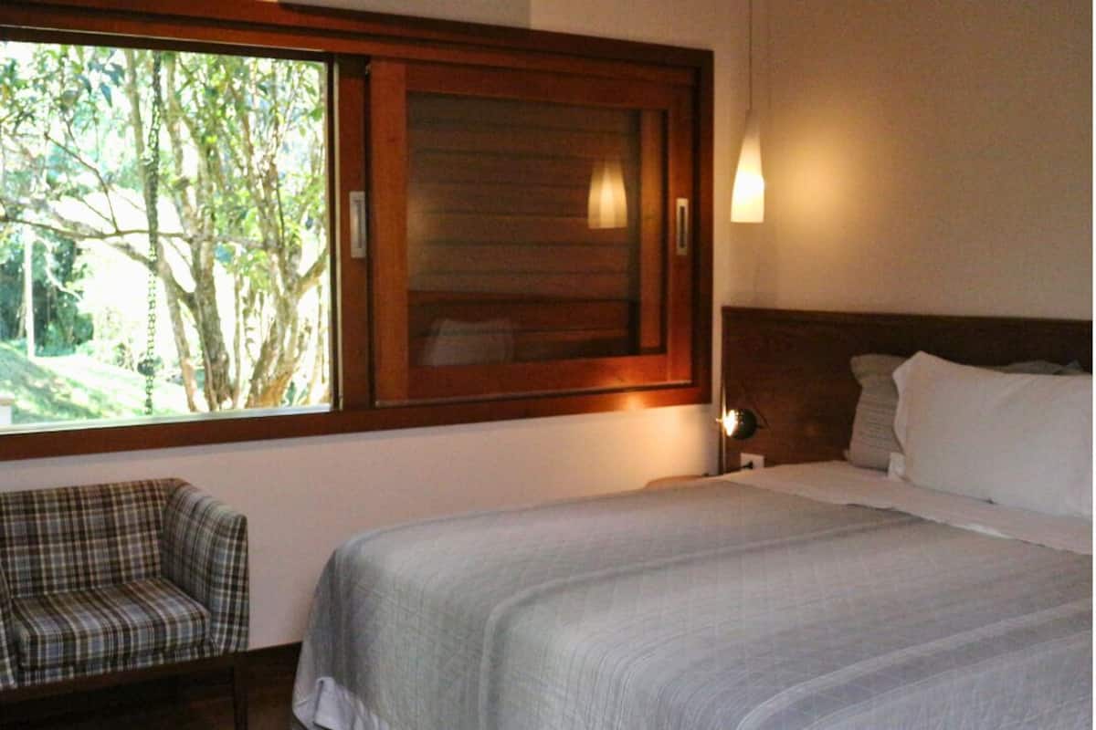 Luxury House, Mountain View | In-room safe, desk, blackout drapes, WiFi (free)