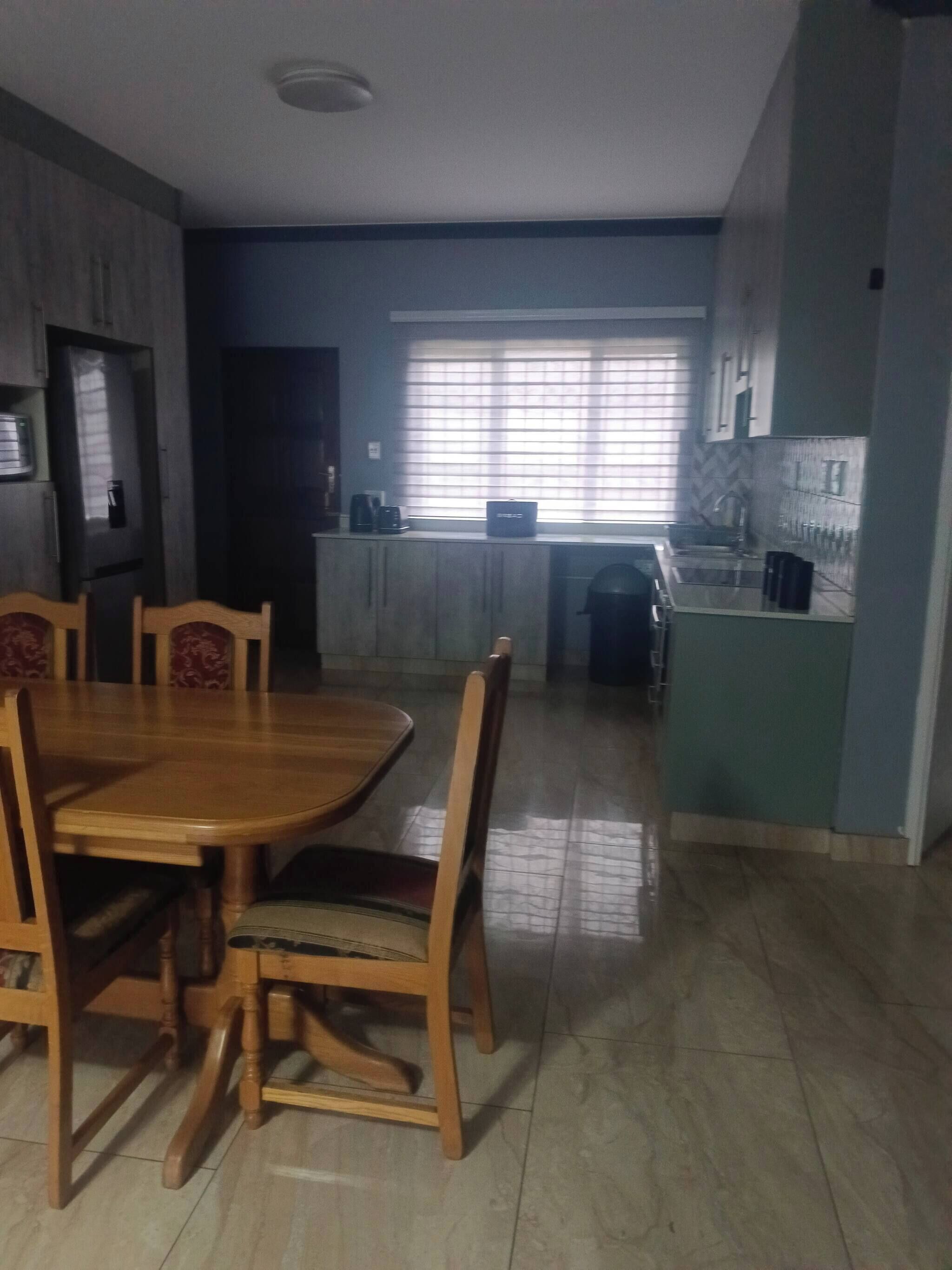 Apartment, 3 Bedrooms | Dining room
