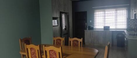 Apartment, 3 Bedrooms | Dining room