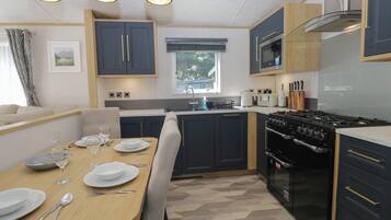 Dishwasher, cookware/dishes/utensils