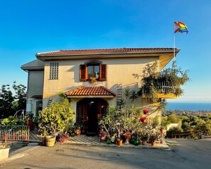 Exterior - Pupi Catania Etna B&B (Aci Castello)