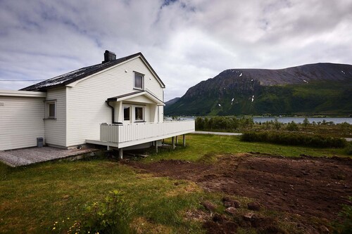Vintage Godfjord Cabin  with 3-bedroom in enjoyable Nordland for a relaxing stay