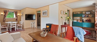 Vintage Godfjord Cabin  with 3-bedroom in enjoyable Nordland for a relaxing stay
