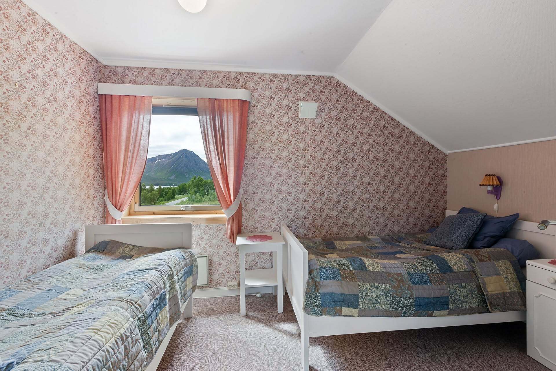 3 bedrooms, iron/ironing board, travel crib, WiFi (free)