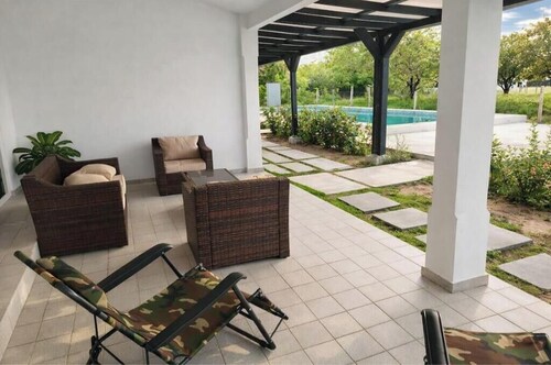 Independent 2-Bedroom Home in the Beach Area · Shared Pool · Parking