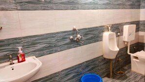 Dusche, Handtücher, Seife, Toilettenpapier