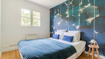 Apartment | 5 bedrooms, laptop workspace, iron/ironing board, bed sheets