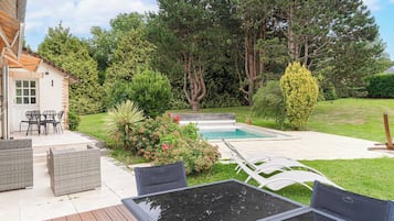 Apartment | Outdoor dining