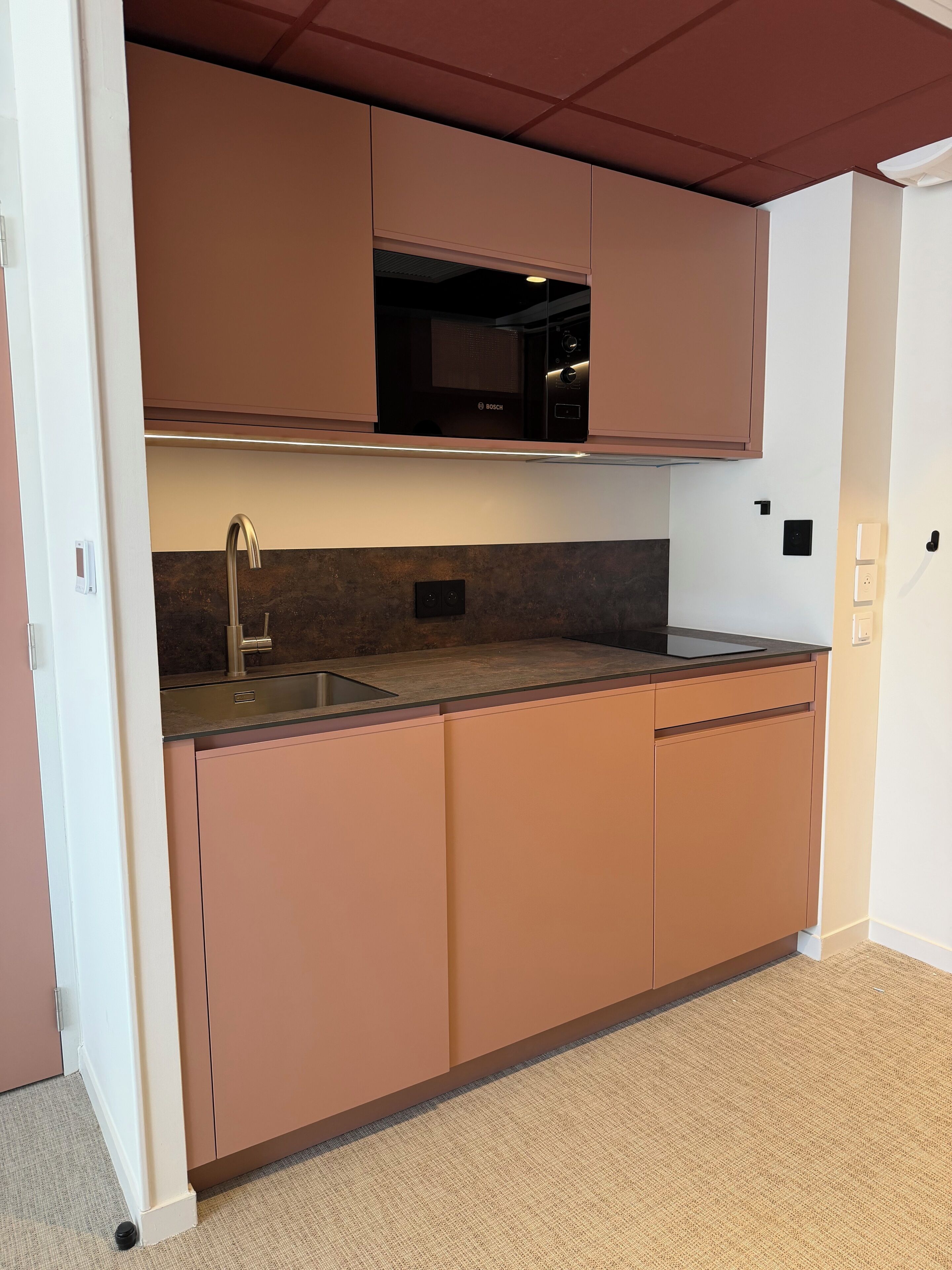 Fridge, shared microwave, stovetop, highchair