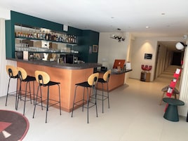 Bar (en el alojamiento)