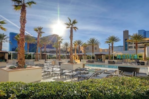 Pool - MGM Signature-09-704 Jacuzzi Studio (Las Vegas)